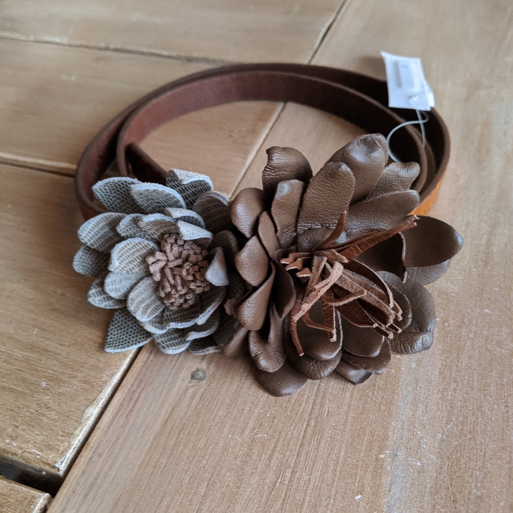 ANN TAYLOR (LIVE LOVE LOFT) belt